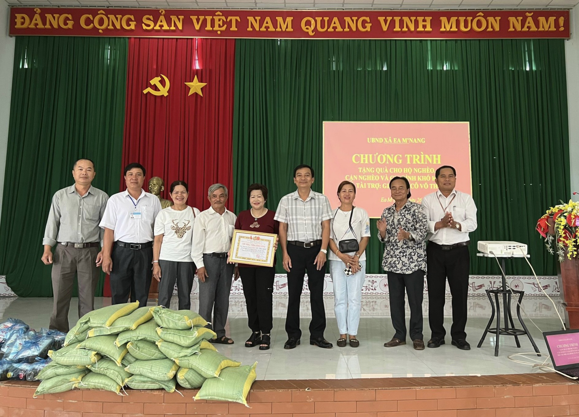 Lưu niệm cùng MTQ